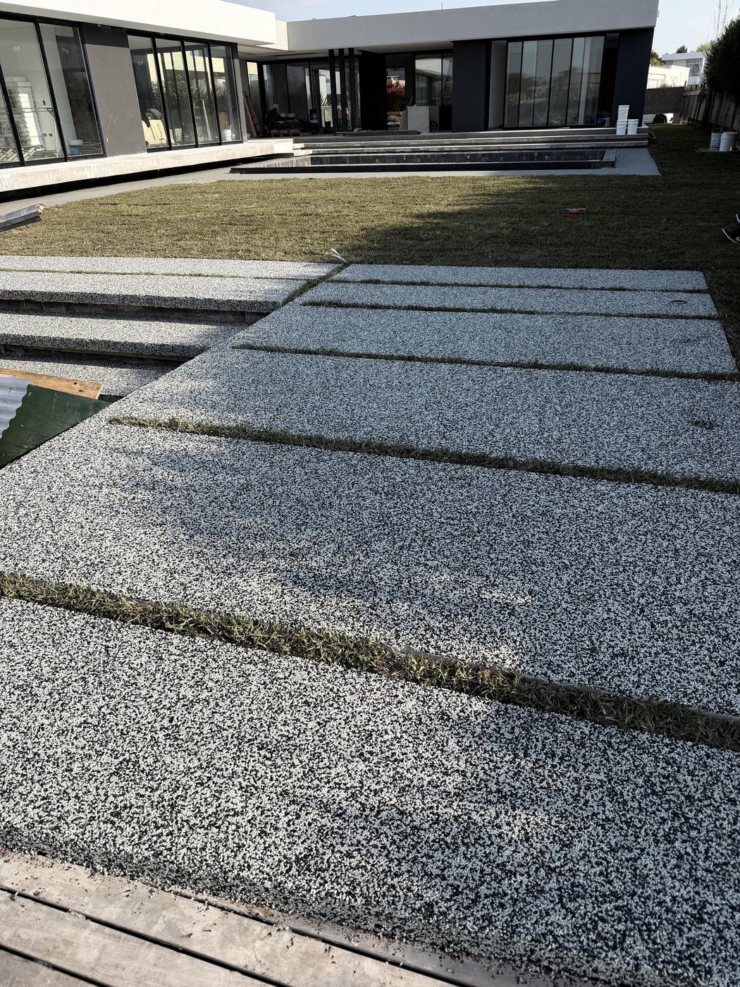 Stone Marmolado — Acceso sobre lago